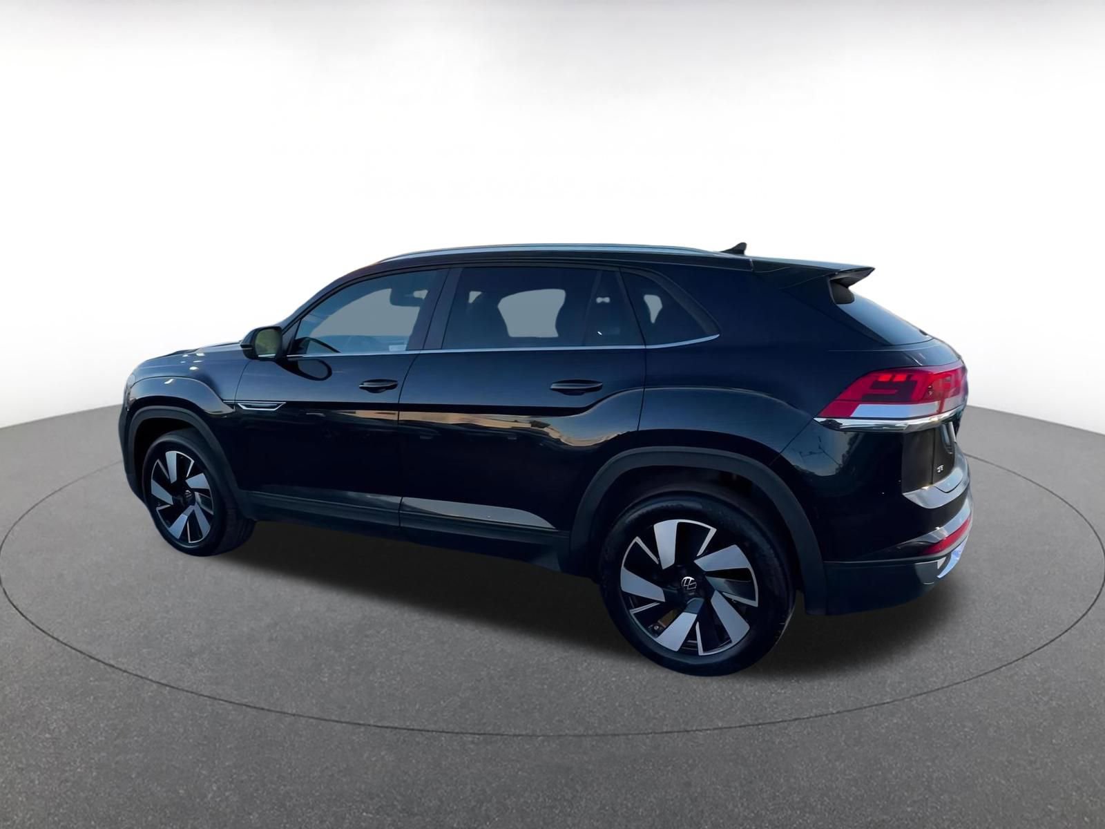 Used 2025 Volkswagen Atlas Cross Sport SE image 10