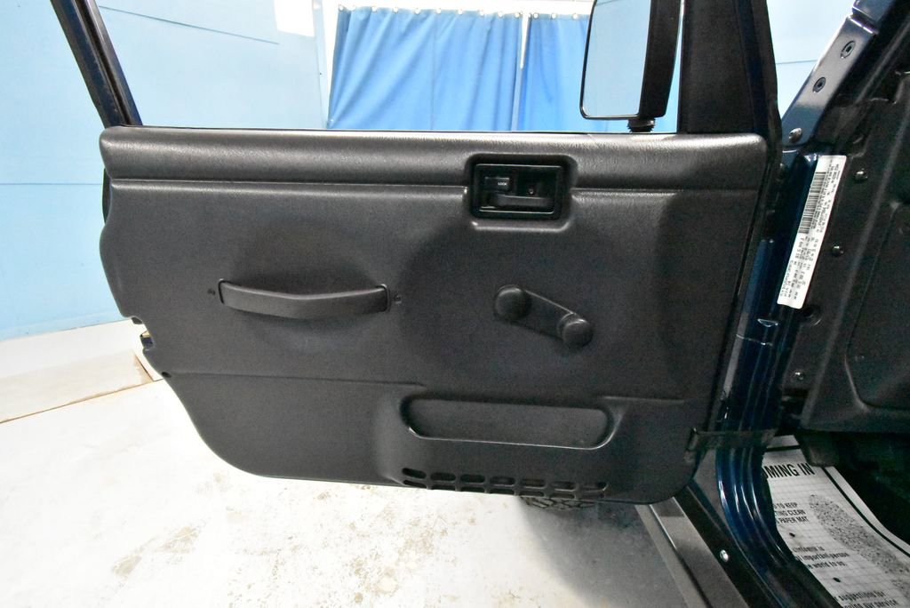 Used 2000 Jeep Wrangler Sport AWD/4WD image 4