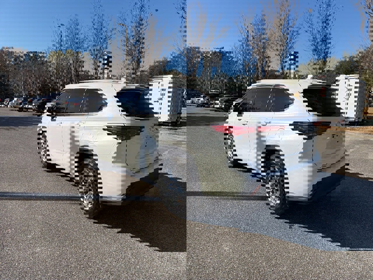 Used 2020 Toyota Highlander L image 3