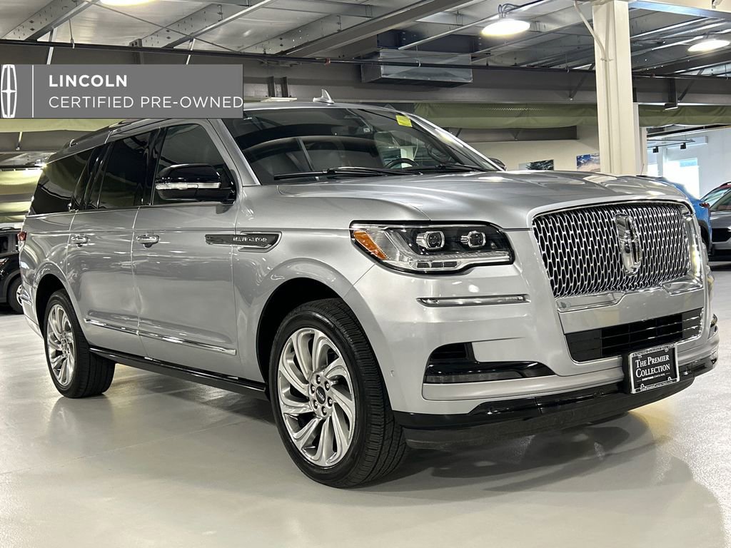 Used 2023 Lincoln Navigator L Reserve image 1