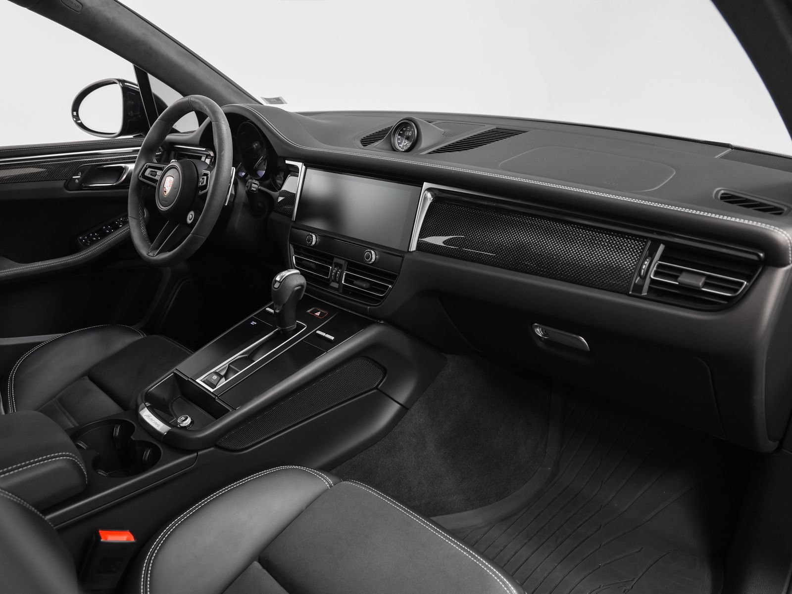 Certified 2024 Porsche Macan GTS w/ GTS Sport Package AWD/4WD image 28