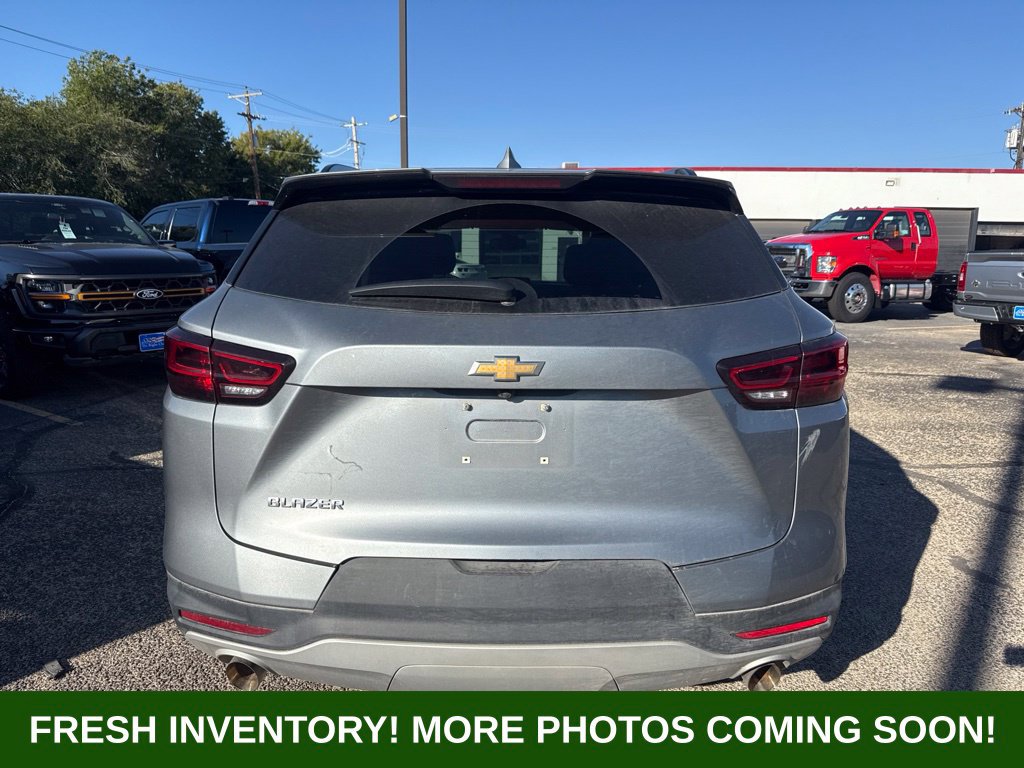 Used 2023 Chevrolet Blazer LT w/ Convenience Package FWD image 3