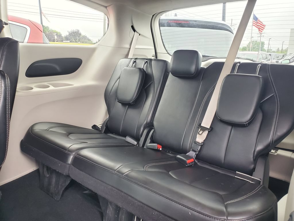 Used 2024 Chrysler Pacifica Touring-L FWD image 29