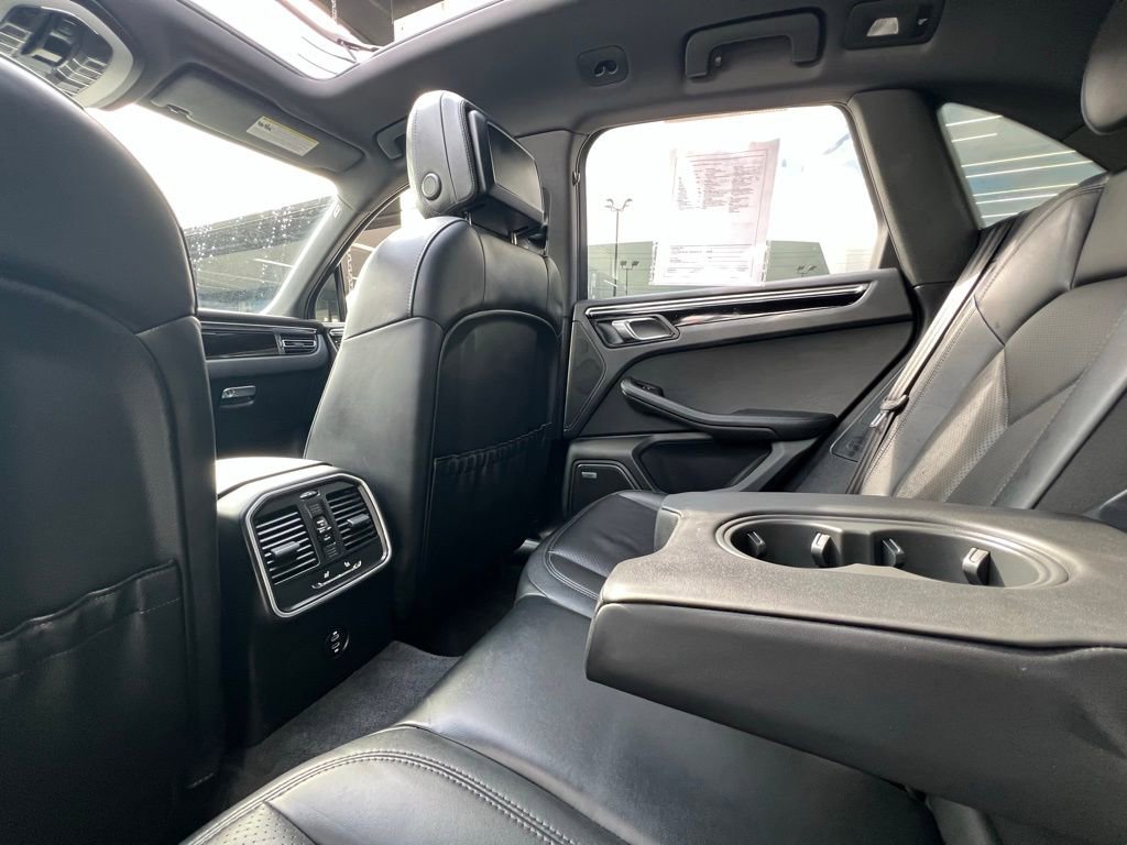 Used 2022 Porsche Macan image 18