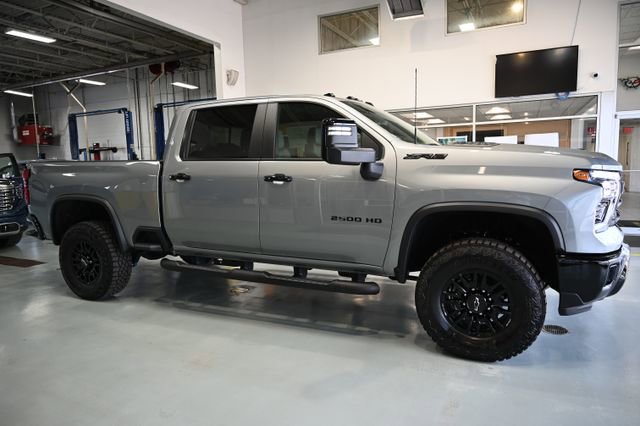 New 2026 Chevrolet Silverado 2500 ZR2 w/ LPO, Dark Essentials Package AWD/4WD image 4