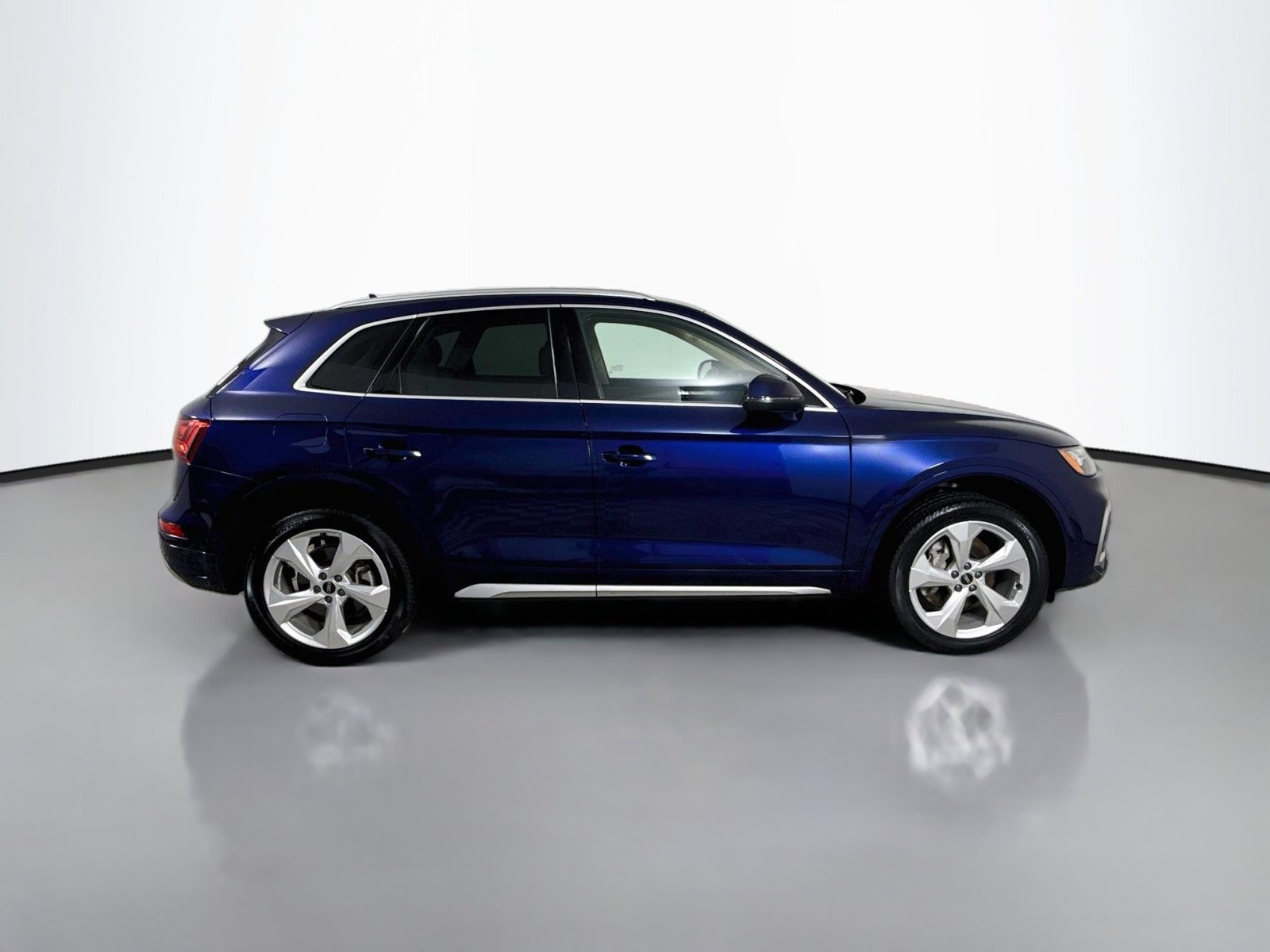 Certified 2024 Audi Q5 2.0T Premium Plus w/ Premium Plus Package AWD/4WD image 8