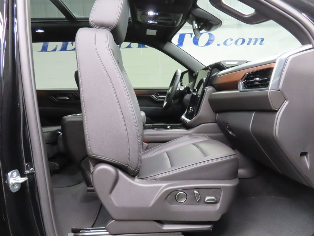 Used 2025 GMC Yukon Denali w/ Sun & Power Step Package image 30