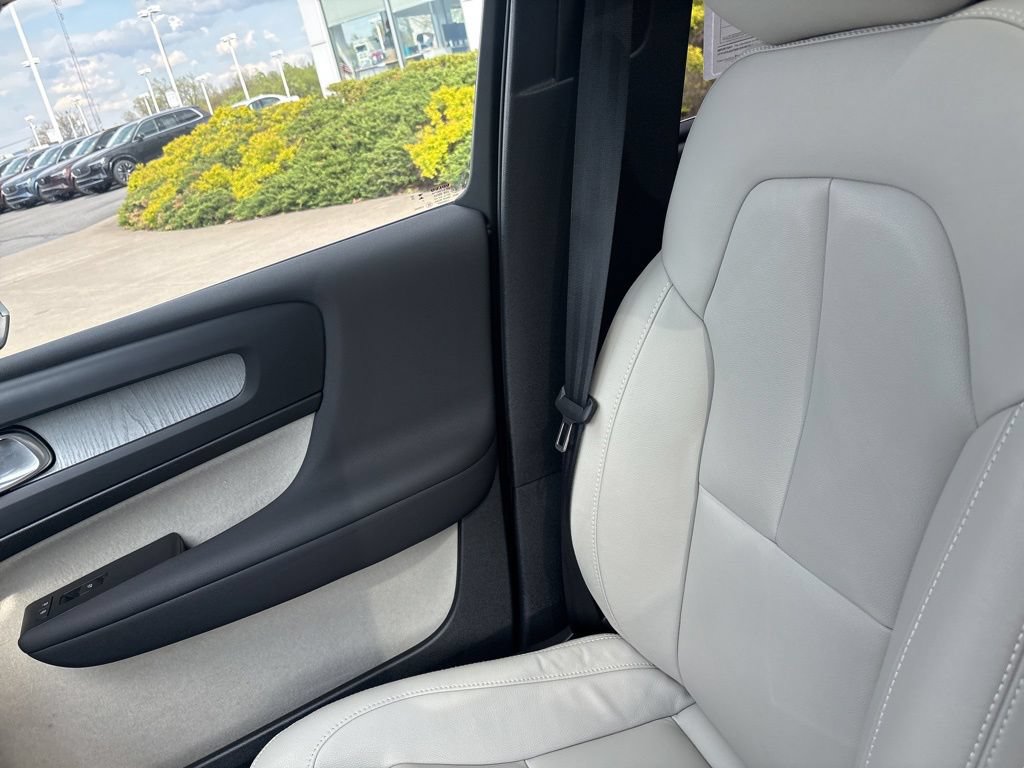 Certified 2024 Volvo XC40 B5 Plus w/ Climate Package AWD/4WD image 36