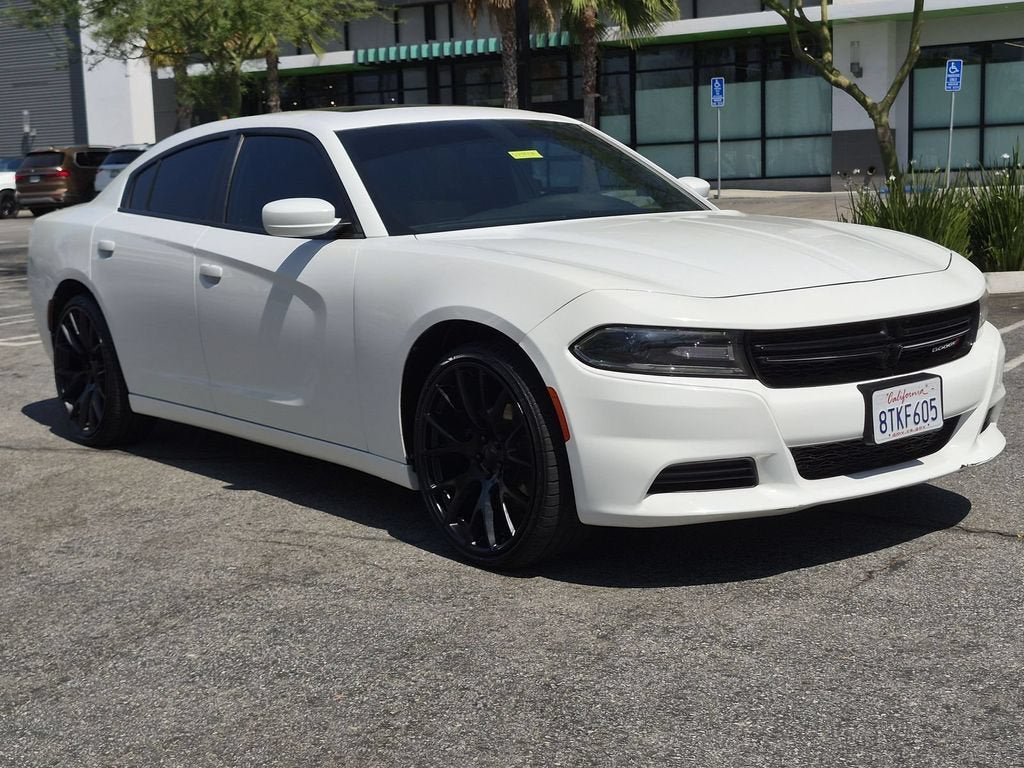 Used 2020 Dodge Charger SXT RWD image 4