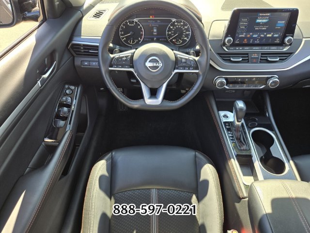 Used 2025 Nissan Altima 2.5 SR FWD image 12