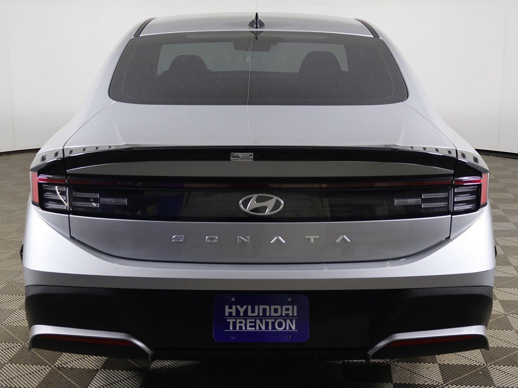 Used 2025 Hyundai Sonata SE image 10