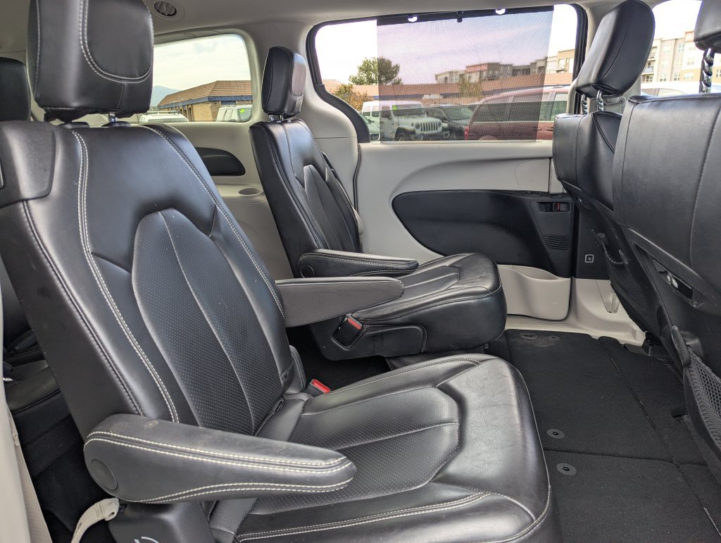 Used 2023 Chrysler Pacifica Touring-L FWD image 32