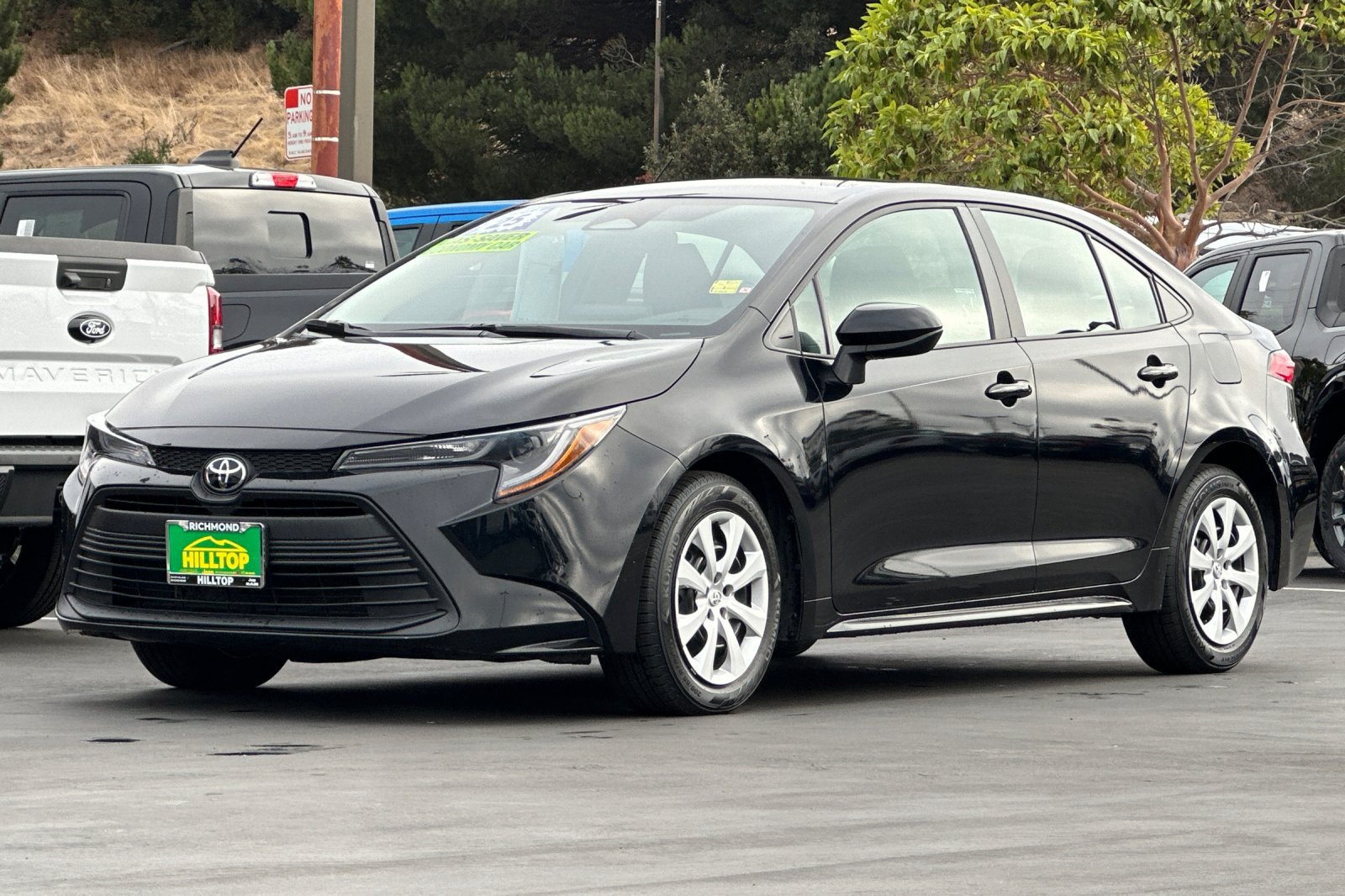 Used 2025 Toyota Corolla LE FWD image 8