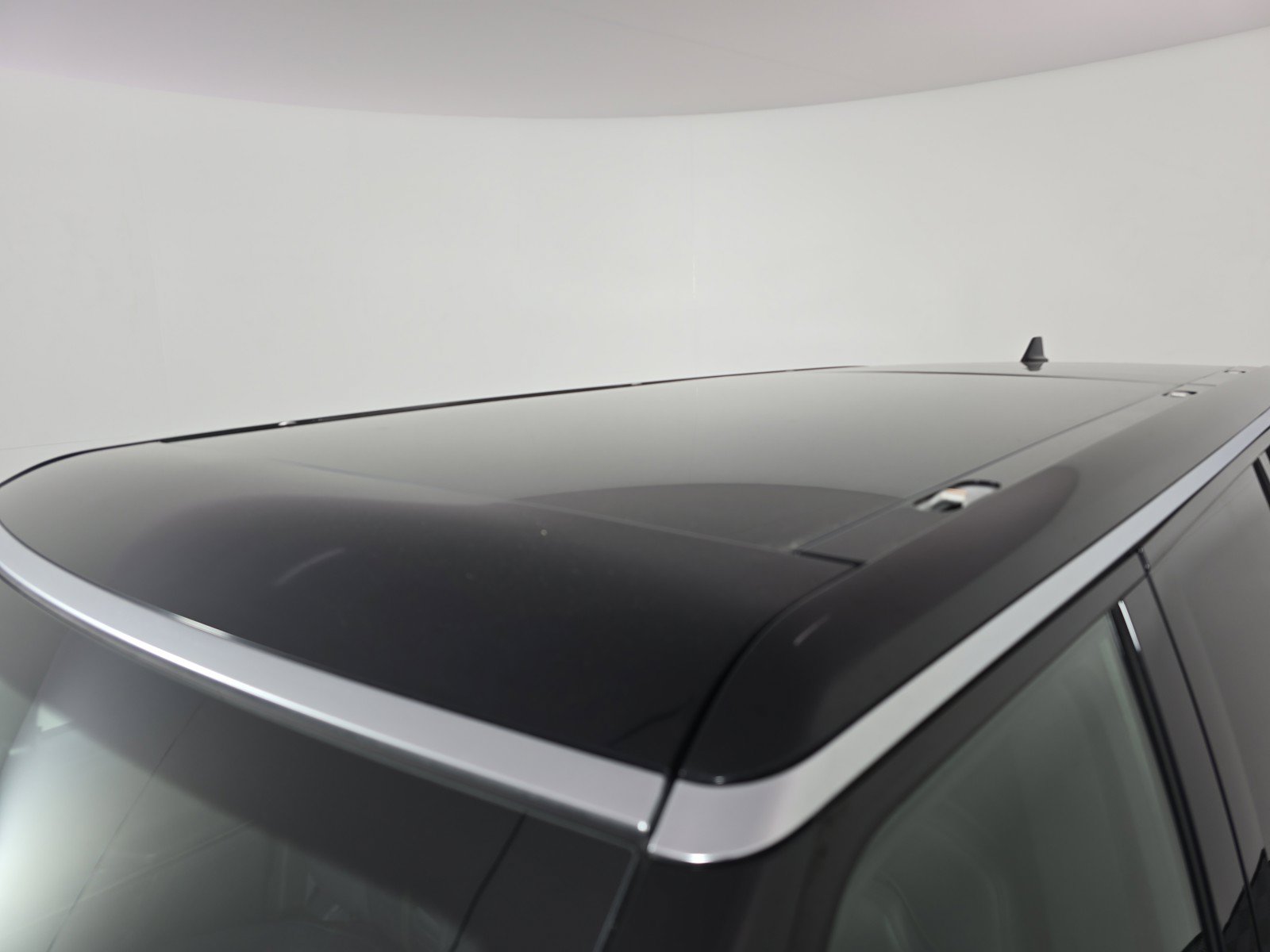 Used 2023 Rivian R1S Adventure AWD/4WD image 13
