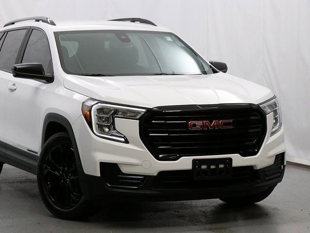 Used 2022 GMC Terrain SLE w/ Driver Convenience Package image 2