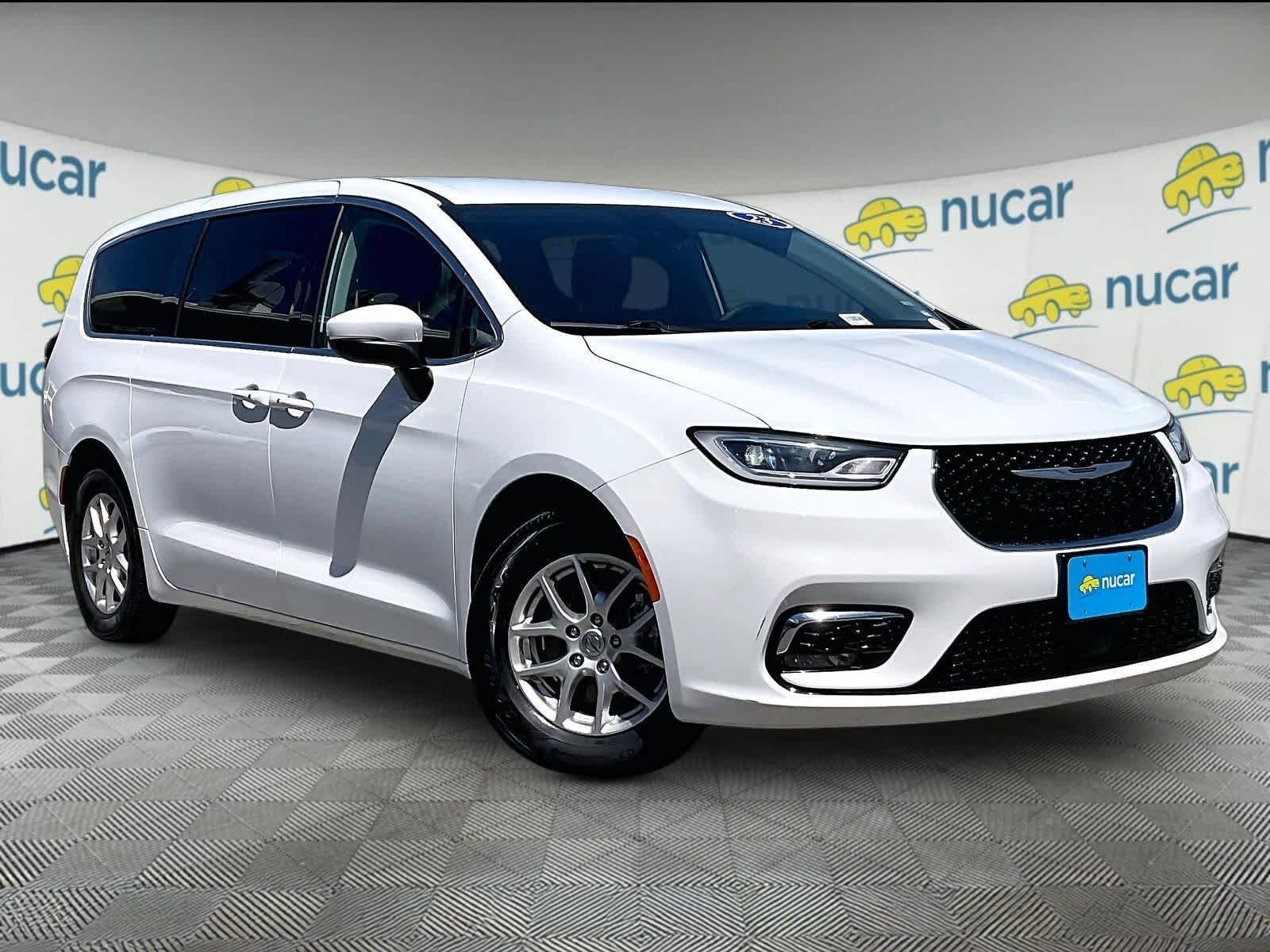 Used 2023 Chrysler Pacifica Touring-L FWD image 1