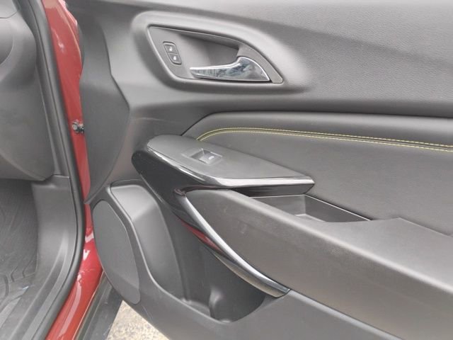 Used 2024 Chevrolet Trax LT w/ LT Convenience Package image 16