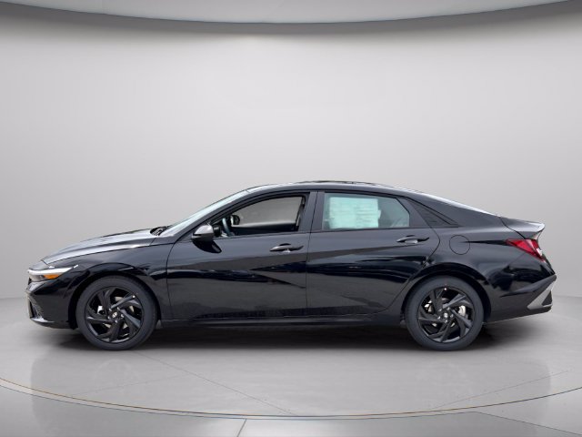 New 2026 Hyundai Elantra SEL Sport FWD image 2