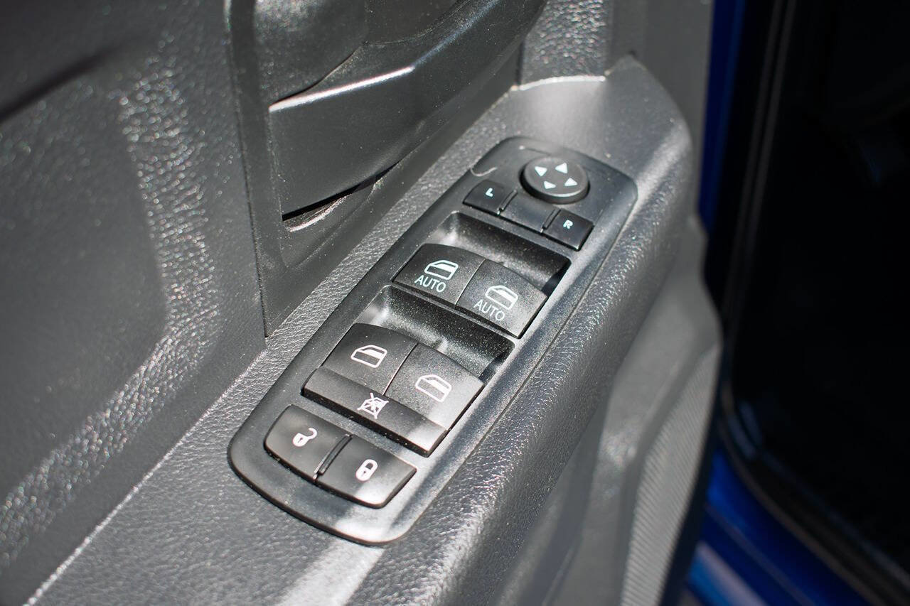 Used 2015 RAM 1500 ST w/ SXT Appearance Group AWD/4WD image 12