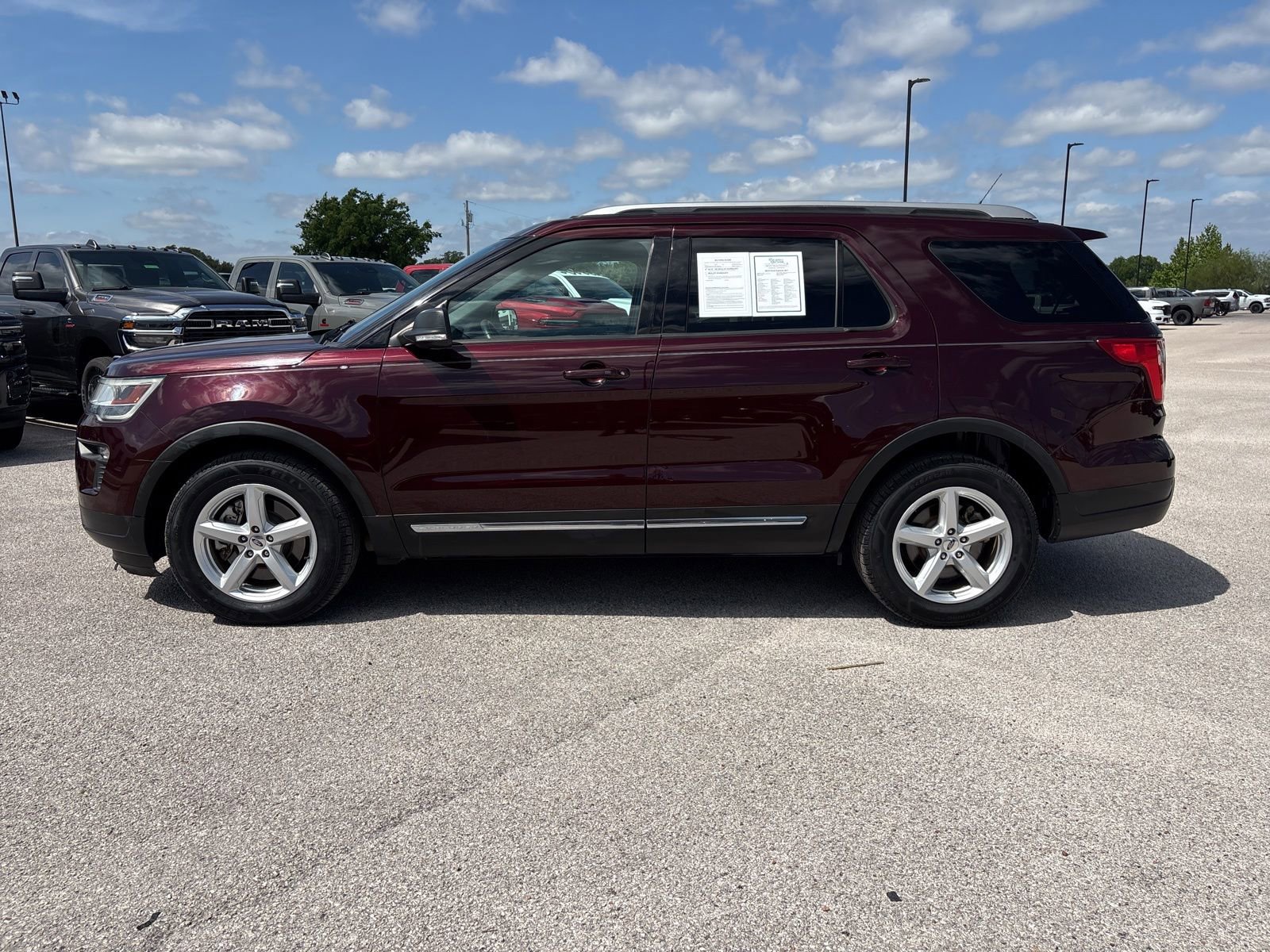Used 2019 Ford Explorer XLT w/ Equipment Group 201A FWD image 2