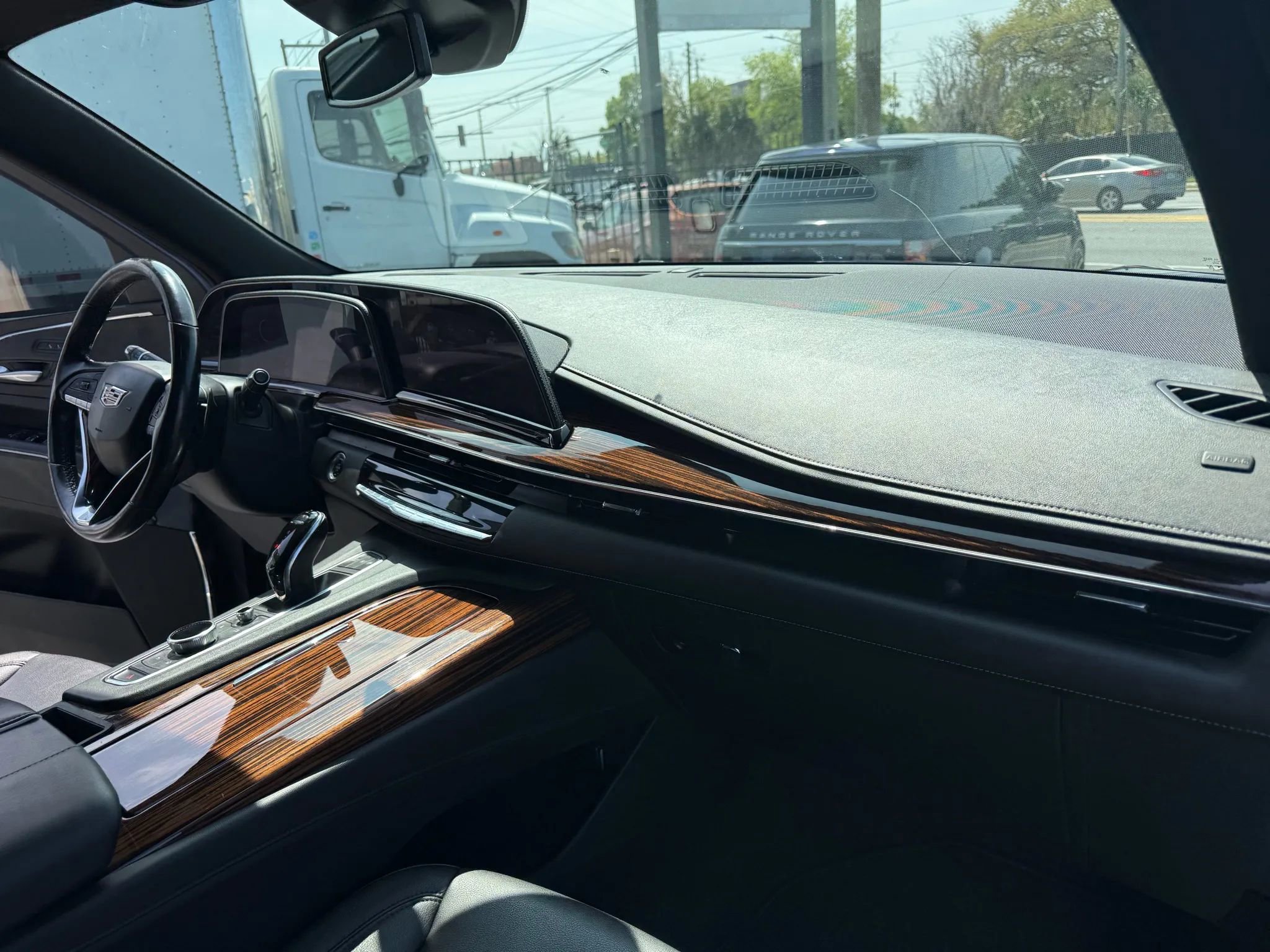 Used 2022 Cadillac Escalade ESV Luxury image 18