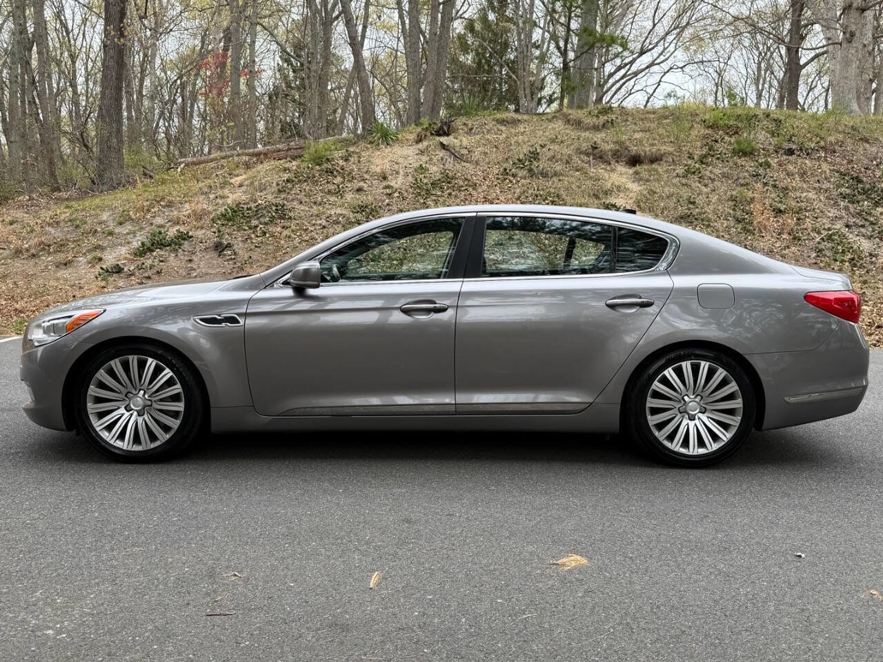 Used 2015 Kia K900 Premium w/ Interior Highline Package image 10