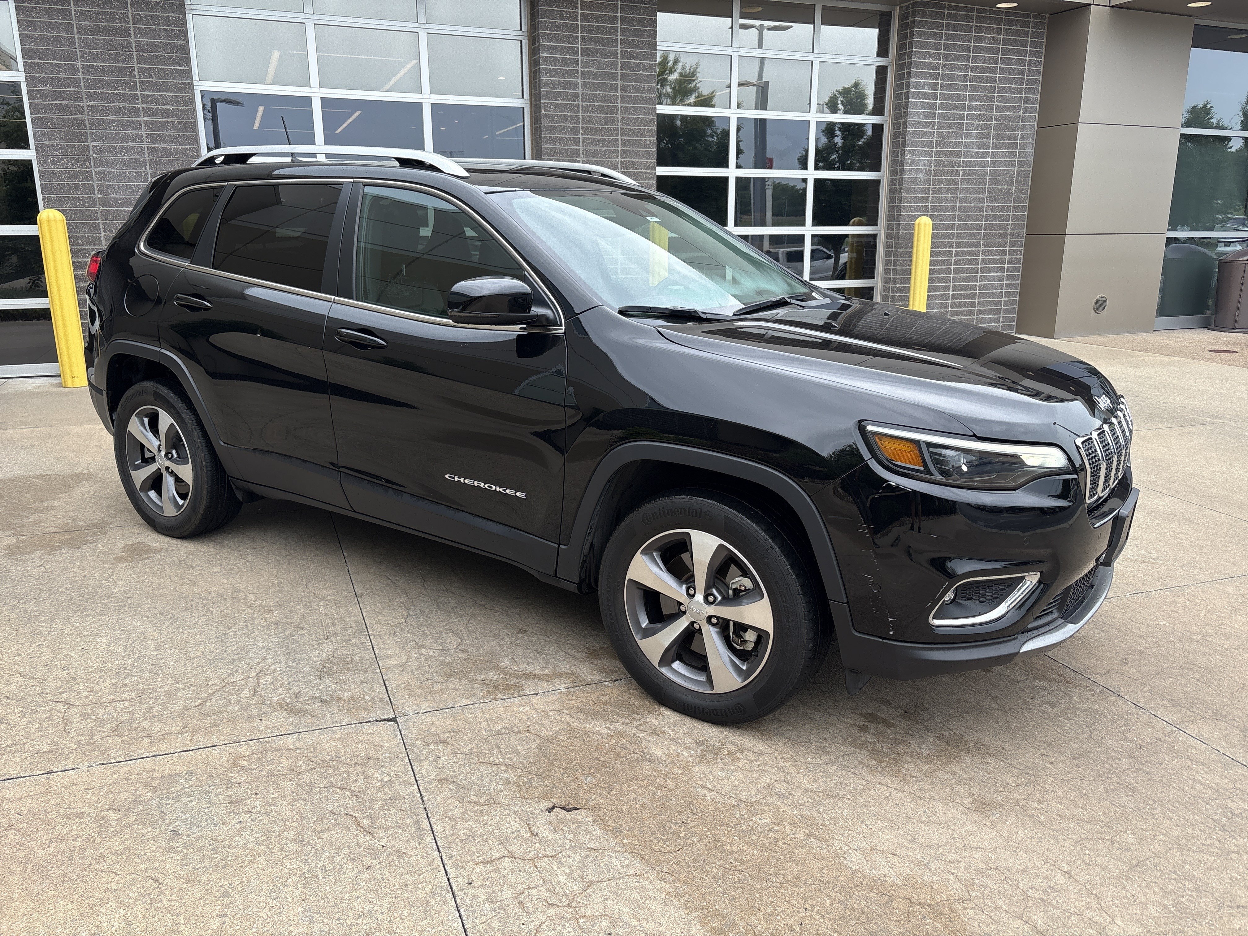 Used 2021 Jeep Cherokee Limited w/ Trailer Tow Group AWD/4WD image 24