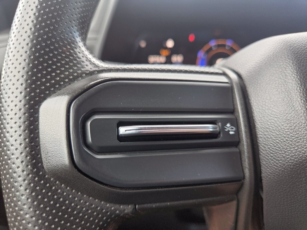 Used 2024 Chevrolet Colorado W/T RWD image 13