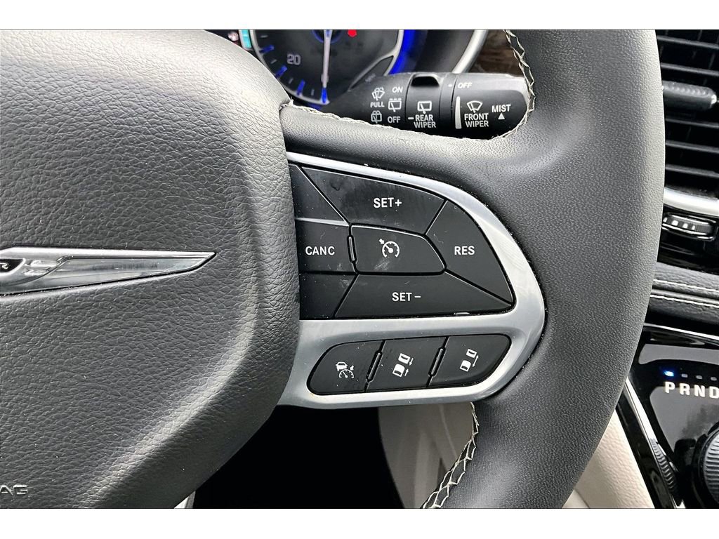 Used 2022 Chrysler Pacifica Limited image 26