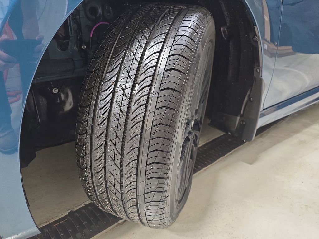 Used 2025 Toyota Camry SE image 30