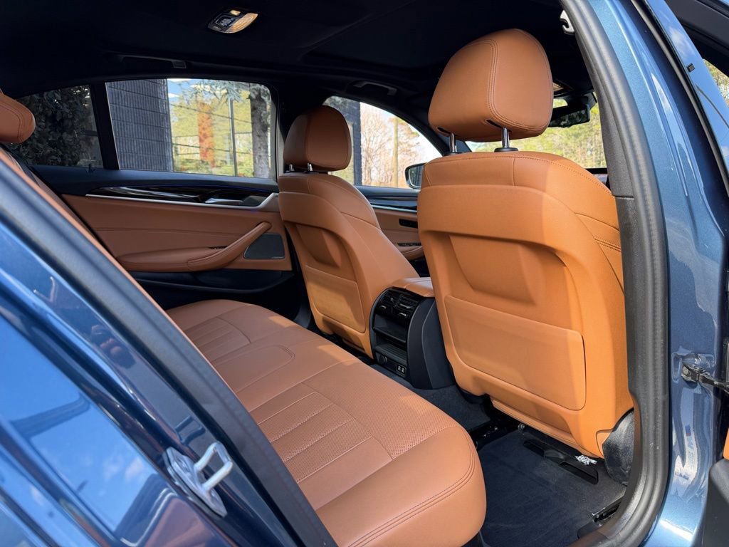Used 2023 BMW 540i xDrive w/ M Sport Package image 39
