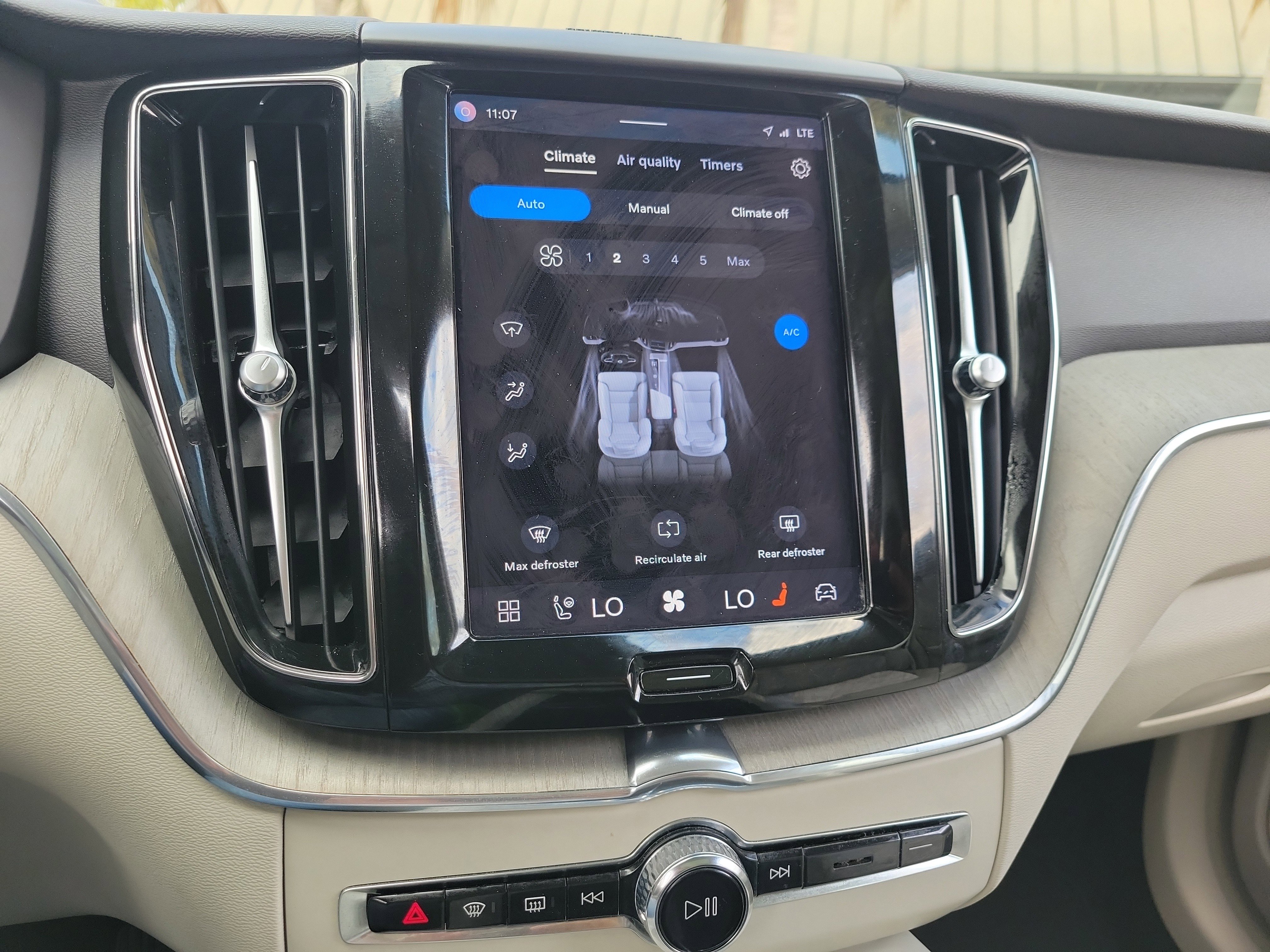 Used 2023 Volvo XC60 B5 Plus w/ Climate Package image 24