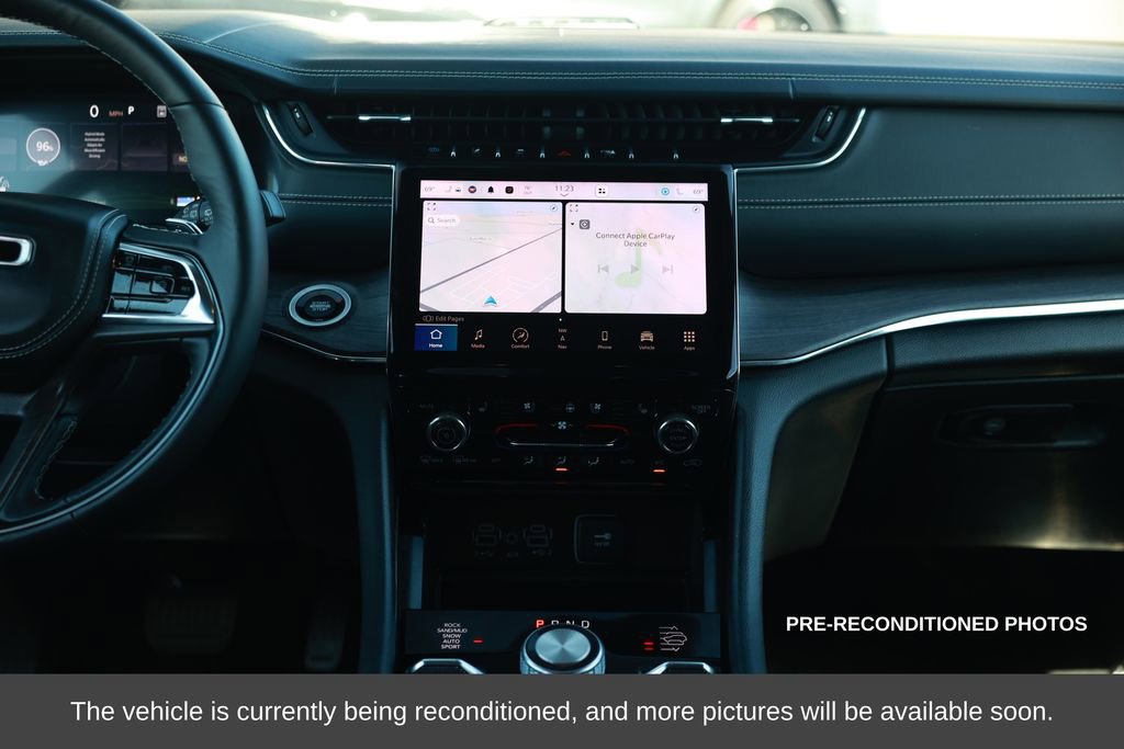 Used 2023 Jeep Grand Cherokee Overland w/ Advanced Protech Group III image 25