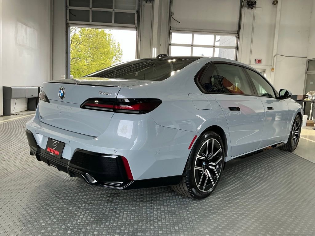 Used 2026 BMW 740i xDrive image 31