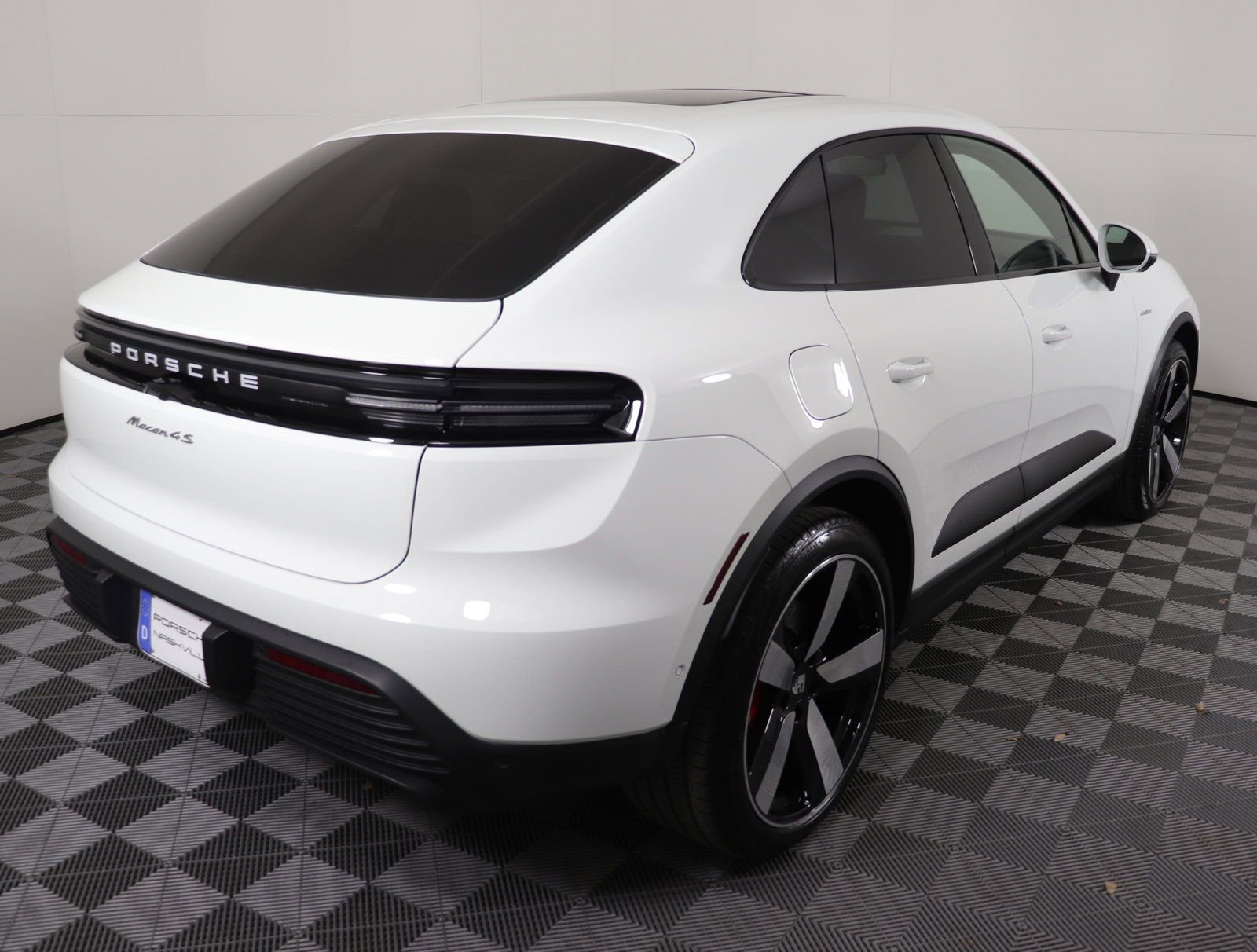 Certified 2025 Porsche Macan 4S Electric image 25