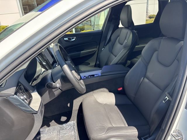 Used 2025 Volvo XC60 B5 Plus image 17