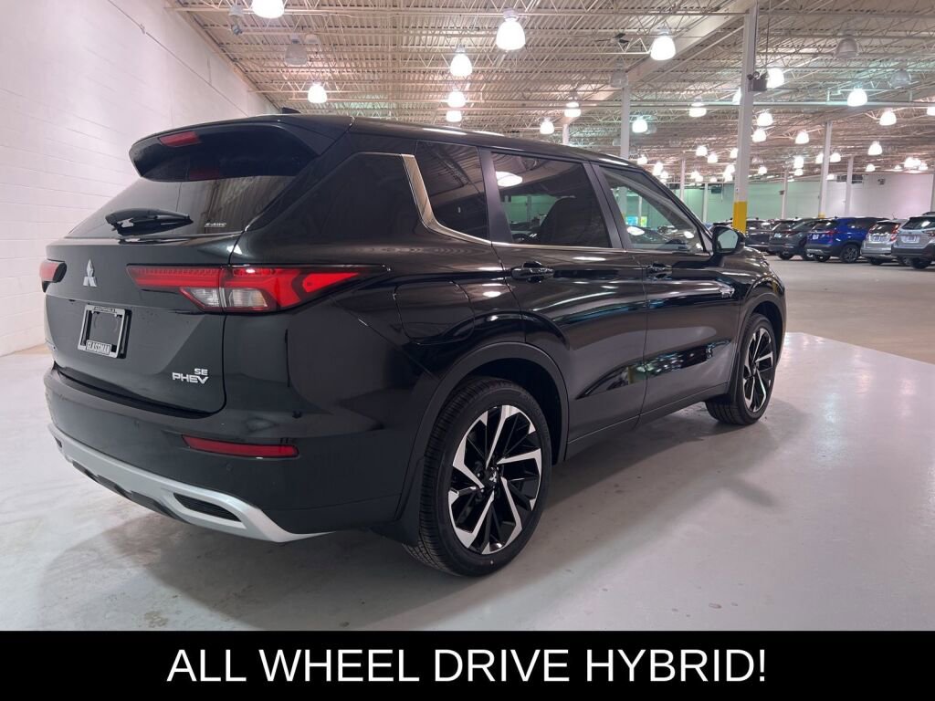 New 2025 Mitsubishi Outlander SE image 3