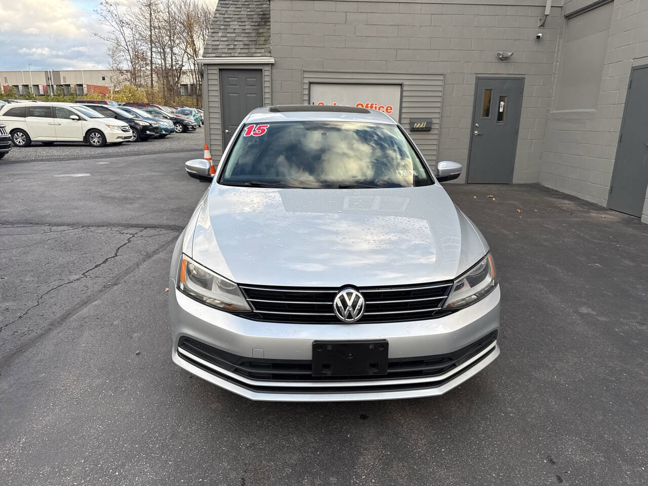 Used 2015 Volkswagen Jetta Sport image 2