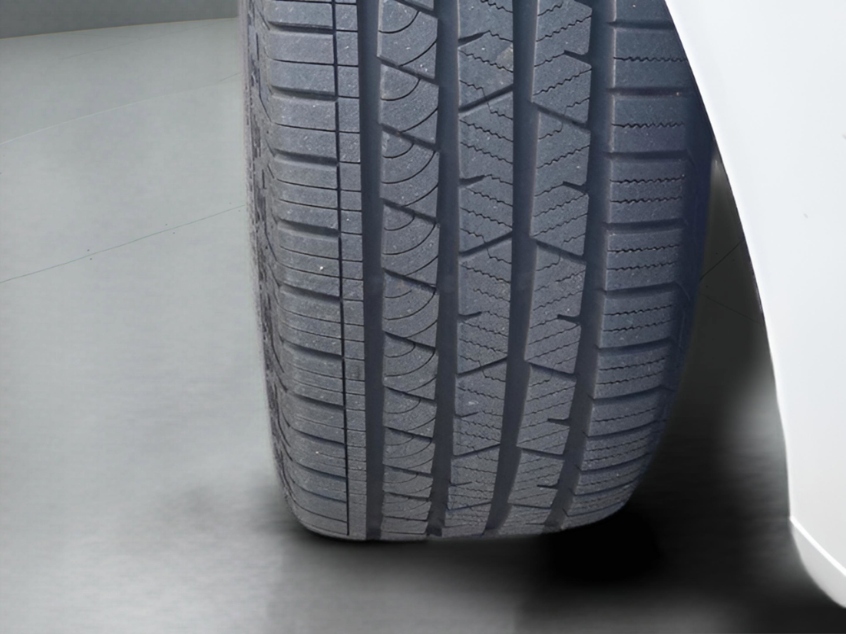 Used 2025 Volvo XC60 T8 Plus w/ Protection Package Premier image 39