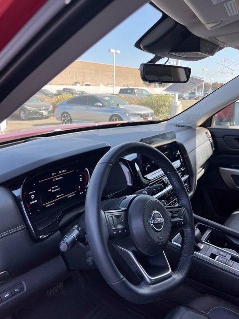 Used 2024 Nissan Pathfinder Platinum FWD image 18