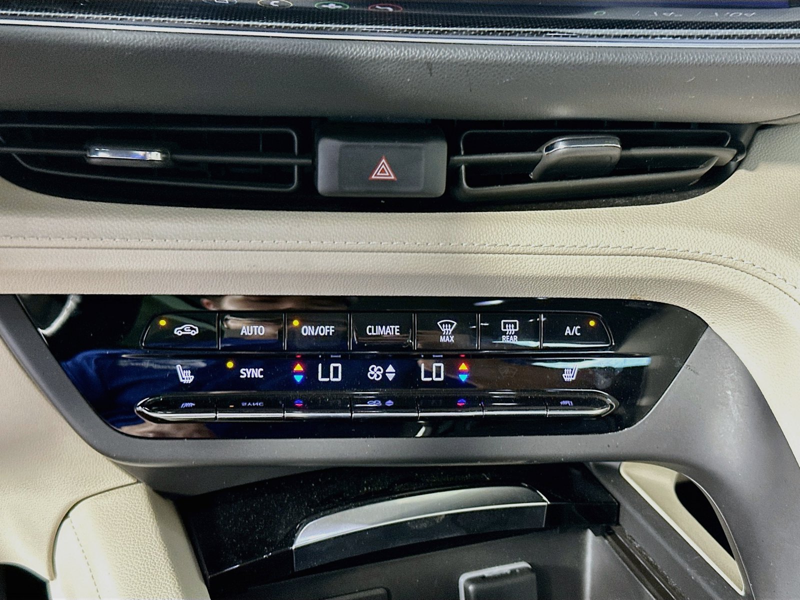 Used 2021 Buick Envision Essence AWD/4WD image 15