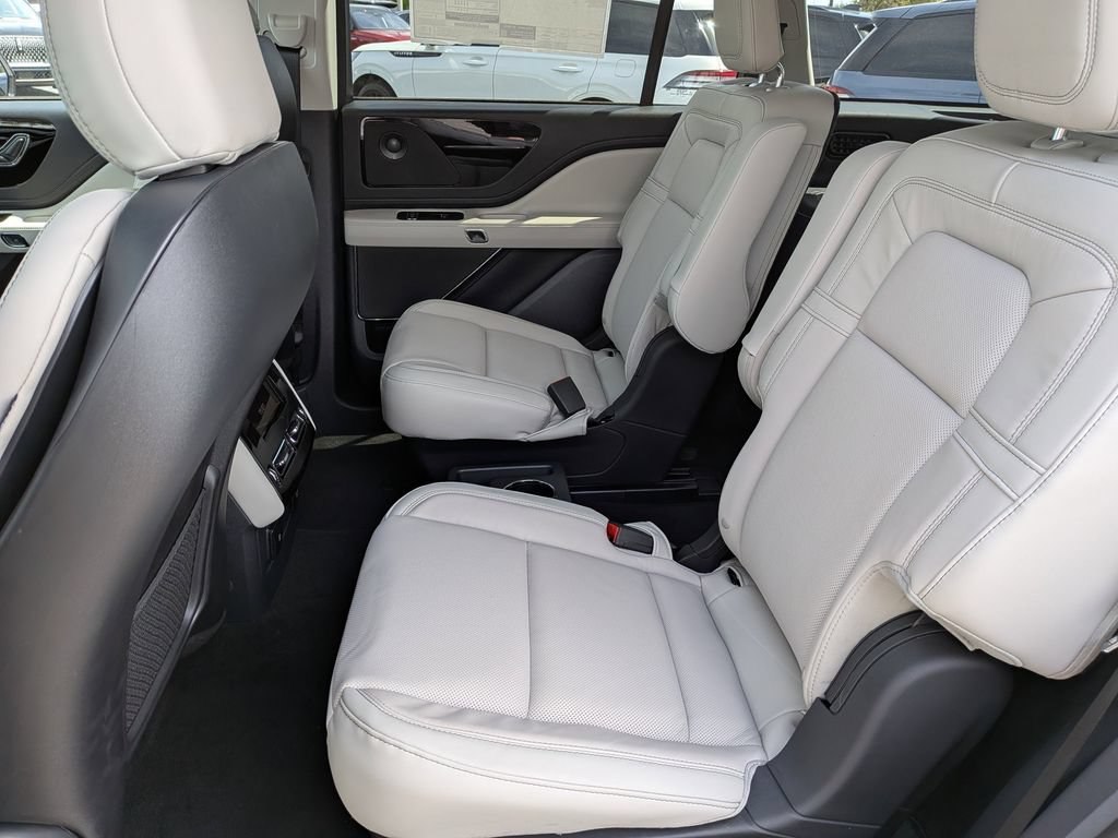 New 2026 Lincoln Aviator Reserve w/ Illumination Package RWD image 16