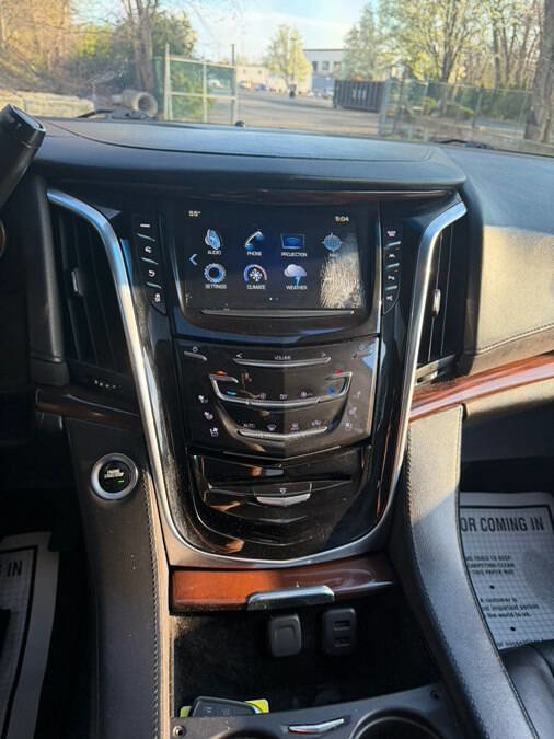 Used 2018 Cadillac Escalade Luxury AWD/4WD image 39