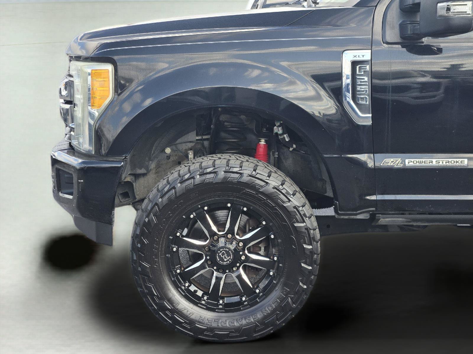 Used 2017 Ford F250 XLT w/ XLT Premium Package AWD/4WD image 9