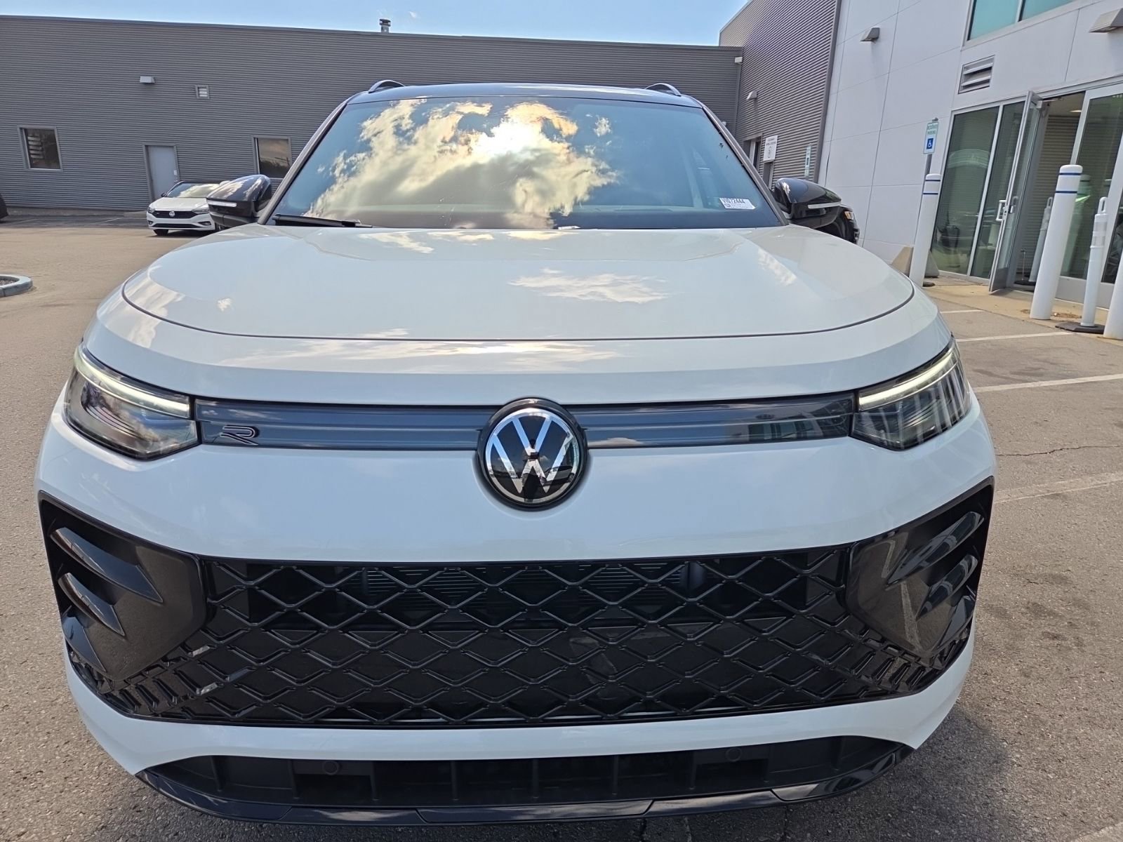 New 2026 Volkswagen Tiguan SE R-Line AWD/4WD image 4