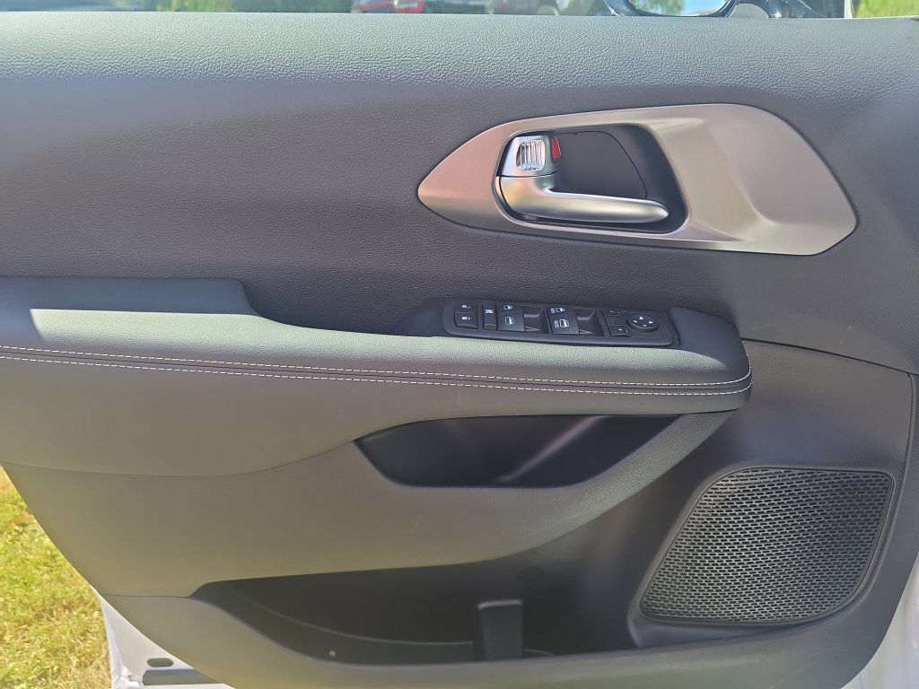New 2025 Chrysler Voyager LX FWD image 11