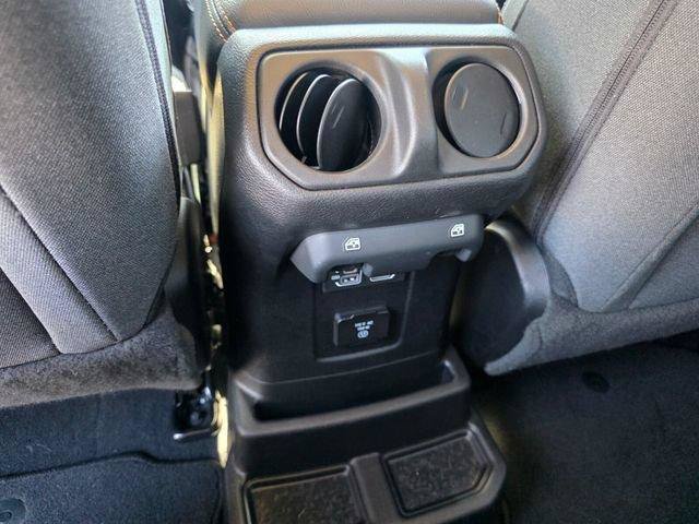 Used 2025 Jeep Wrangler Unlimited Sahara AWD/4WD image 13