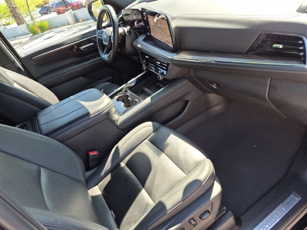 Used 2025 Chevrolet Tahoe LT AWD/4WD image 32