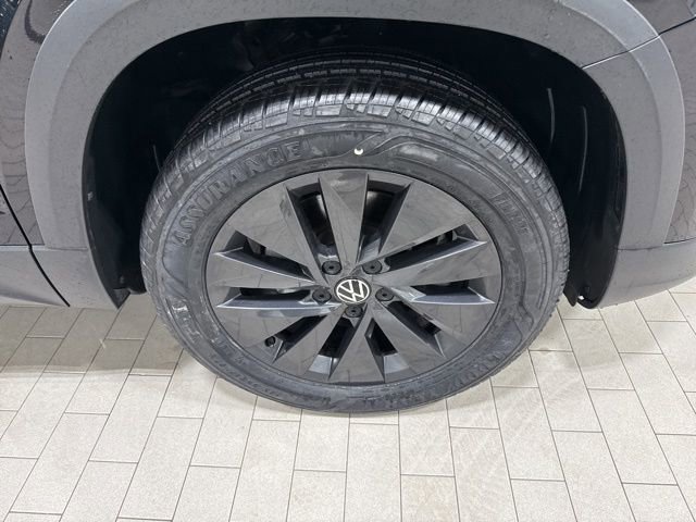 Certified 2022 Volkswagen Taos S image 27