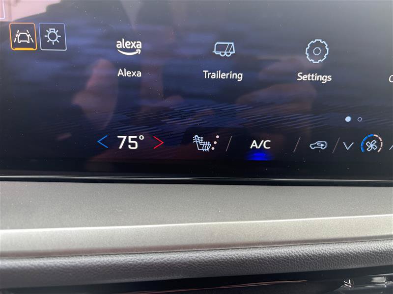 Used 2025 Chevrolet Traverse LT AWD/4WD image 16